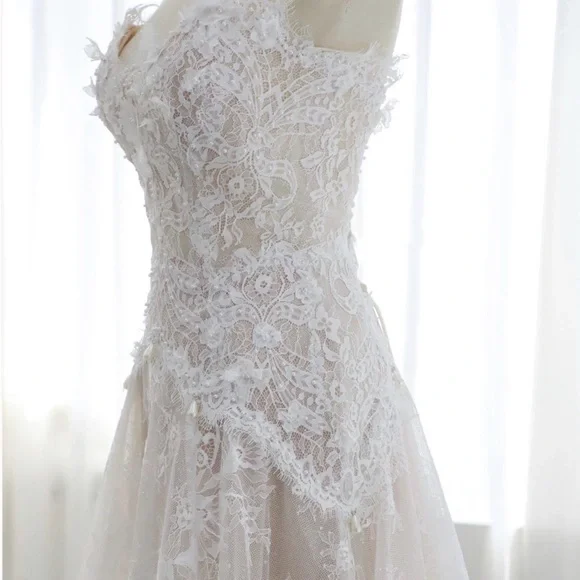 Elegant Lace Wedding Dress - Picture 5 of 7
